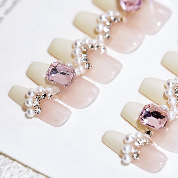  Gorgeous pearls decorate nails